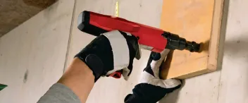 Eficiente e Economizando Mão de Obra! Pistola de pregos pneumática multifuncional aumenta a qualidade e a produtividade